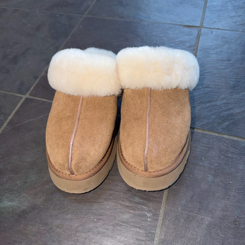 UGG Women's Cream Disquette Slippers - Picture 7 of 10